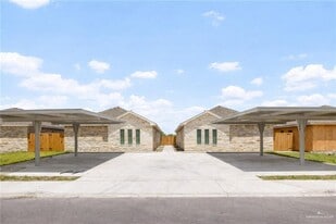 10 Hiawatha Dr in Pharr, TX - Building Photo
