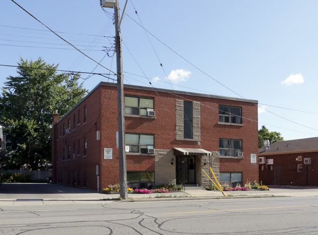 933 Fennell Ave E in Hamilton, ON - Building Photo - Building Photo