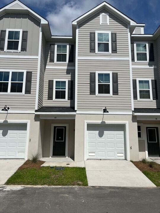 40 Hidden Pointe Dr in Savannah, GA - Building Photo