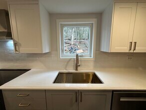 124 Seymour Rd in Woodbridge, CT - Building Photo - Building Photo