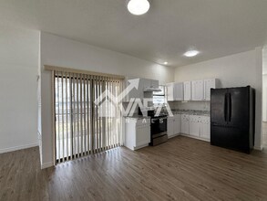 8659 Serena in San Antonio, TX - Foto de edificio - Building Photo