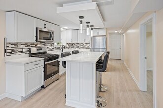 5219 W Deming Pl in Chicago, IL - Foto de edificio - Building Photo