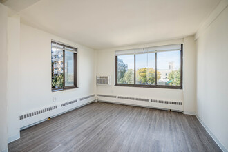 Loring Park Flats - 330 Oak Grove in Minneapolis, MN - Building Photo - Interior Photo