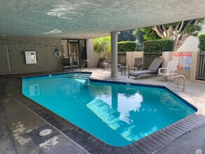 8740 Tuscany Ave in Playa Del Rey, CA - Foto de edificio - Building Photo