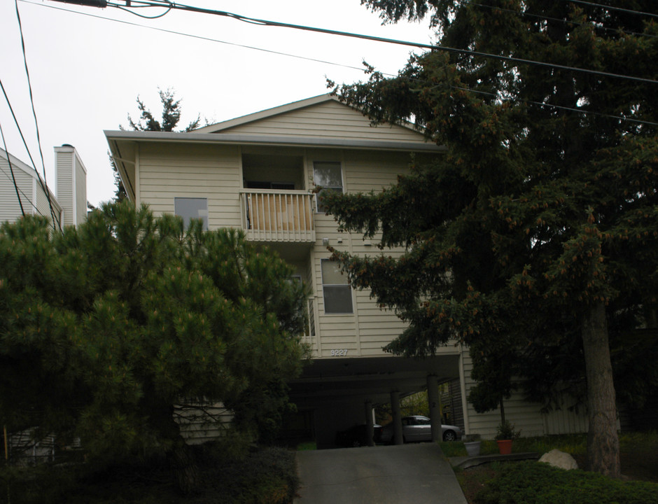9227 Interlake Ave in Seattle, WA - Foto de edificio