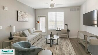 556 Martin Rd SW in Huntsville, AL - Building Photo