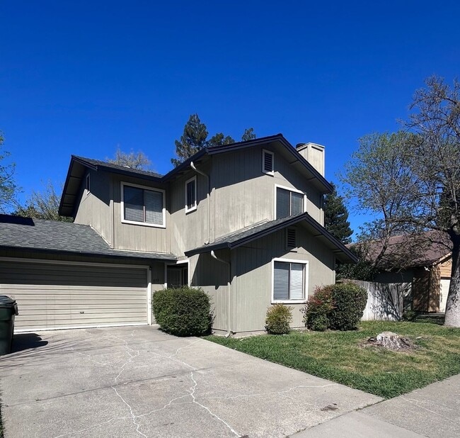 1253 Pebblewood Dr in Sacramento, CA - Building Photo - Building Photo
