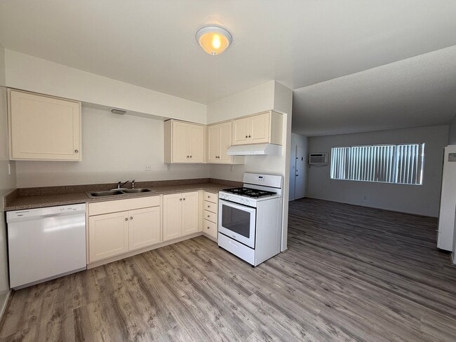 property at 3916 York Blvd