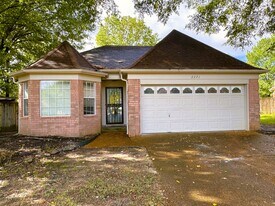 2271 Lake Springs Ln in Memphis, TN - Building Photo