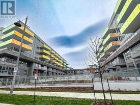 333 Sunseeker Ave in Innisfil, ON - Building Photo