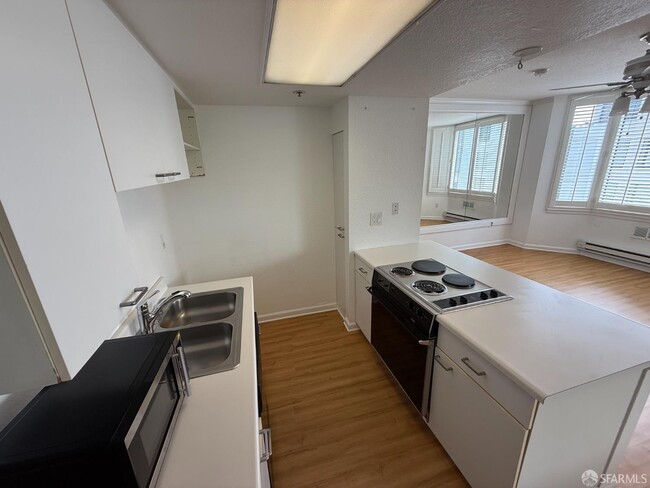 201 Harrison St in San Francisco, CA - Building Photo - Building Photo