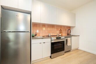 328 Pacific Ave, Unit B05 in Jersey City, NJ - Building Photo - Building Photo
