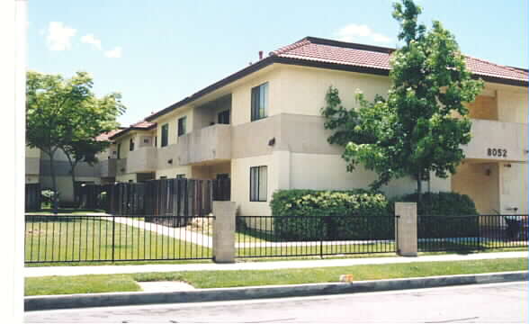 8052-8062 E 7th St in Buena Park, CA - Building Photo - Building Photo