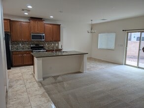 71 Sevilla Heights Dr in Henderson, NV - Building Photo - Building Photo