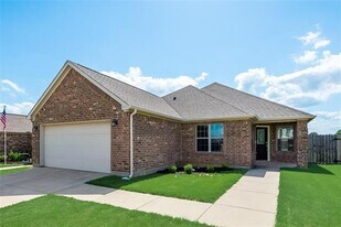 200 Irick Ct in Aubrey, TX - Building Photo