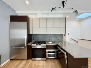 71-57 69th Pl in Queens, NY - Building Photo - Building Photo