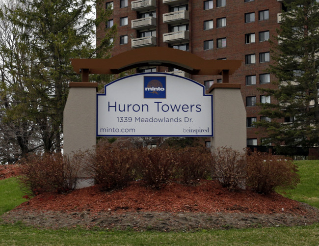 Huron Towers in Ottawa, ON - Building Photo - Building Photo