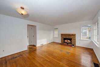 10546 Interlake Ave N in Seattle, WA - Building Photo - Building Photo