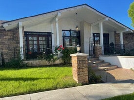 17220 Ballinger St, Unit Guest Suite - Luxurious in Northridge, CA - Building Photo