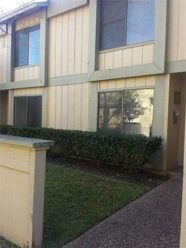 property at 9510 Quail Village Ln