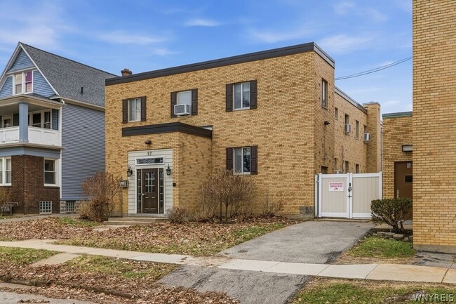 57 St Johns Parkside in Buffalo, NY - Building Photo - Building Photo