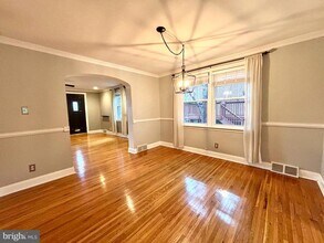 546 Overlook Rd in Philadelphia, PA - Building Photo - Building Photo