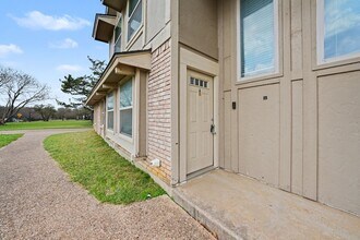 6925 Calender Rd, Unit A in Arlington, TX - Building Photo - Building Photo