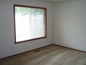 9019 208th St Ct E in Graham, WA - Foto de edificio - Building Photo