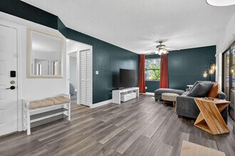 20110 NE 3rd Ct in North Miami Beach, FL - Building Photo - Building Photo