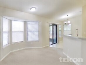 1487 Rose Hill Dr E in Jacksonville, FL - Foto de edificio - Building Photo