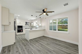 7707 12 Fairway Ln in Humble, TX - Building Photo - Building Photo