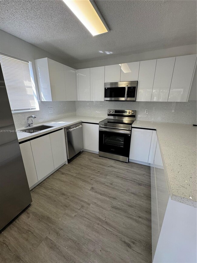 2530 NW 99th Ave in Coral Springs, FL - Building Photo - Building Photo
