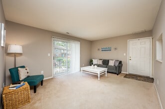 Arbor Lakes Apartments in Fort Wayne, IN - Building Photo - Interior Photo