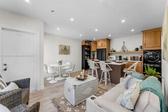 516 NE 6th Ave-Unit -B in Deerfield Beach, FL - Building Photo - Building Photo