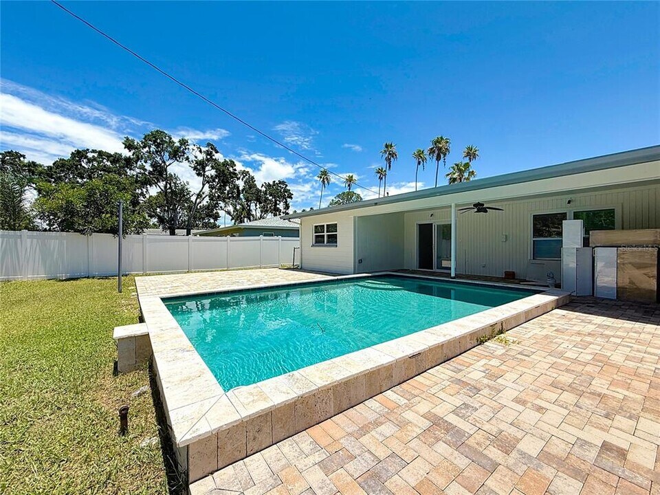 3900 Alabama Ave NE in St. Petersburg, FL - Building Photo