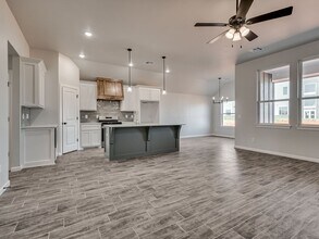 4905 Misty Wood Ln in Mustang, OK - Building Photo - Building Photo