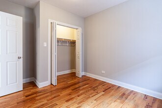 949 W Cornelia Ave, Unit 2B in Chicago, IL - Foto de edificio - Building Photo