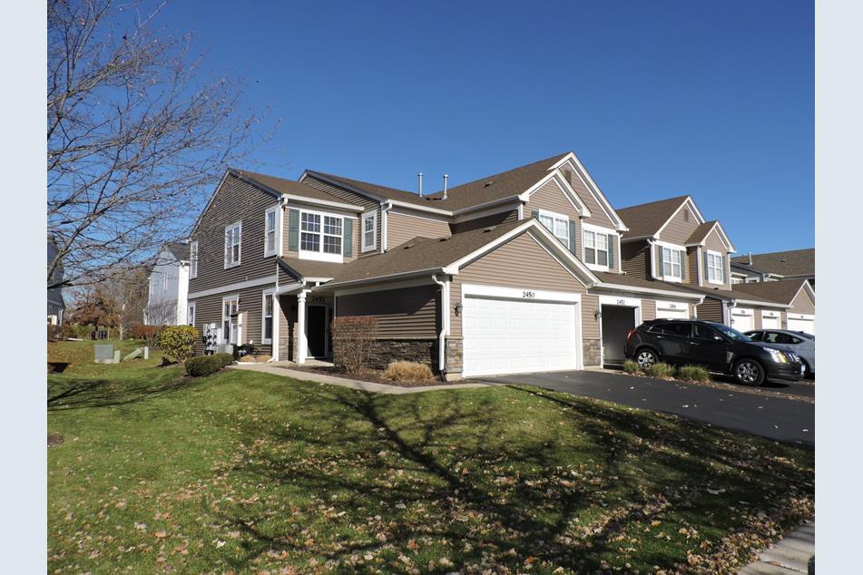 2452 Golf Ridge Cir in Naperville, IL - Building Photo