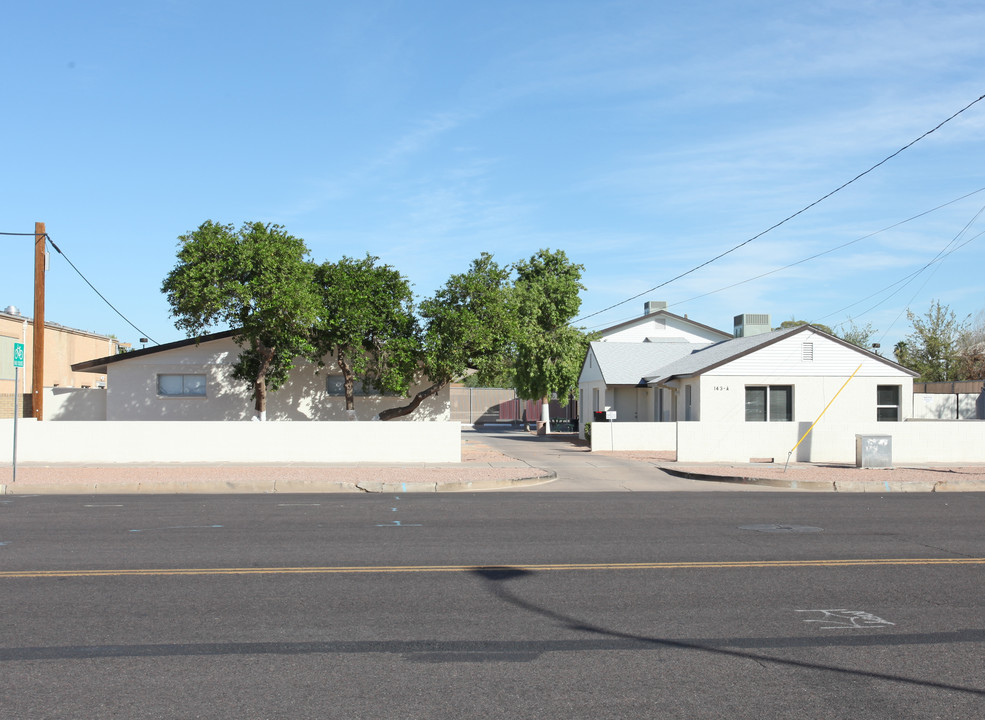 141-143 S Center St in Mesa, AZ - Building Photo