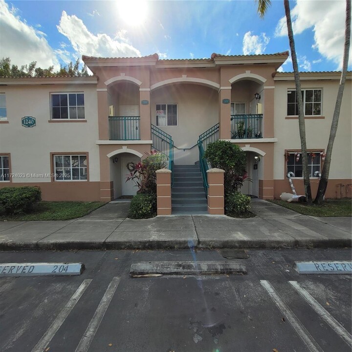 1240 SE 31st Ct in Homestead, FL - Foto de edificio