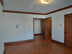 2434 Dupont Ave S in Minneapolis, MN - Building Photo - Interior Photo