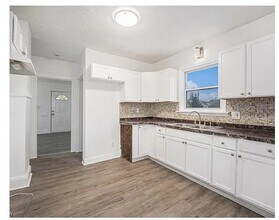 16174 Friend Ave in Maple Heights, OH - Building Photo - Building Photo