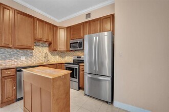 1695 SW 11th St in Miami, FL - Building Photo - Building Photo