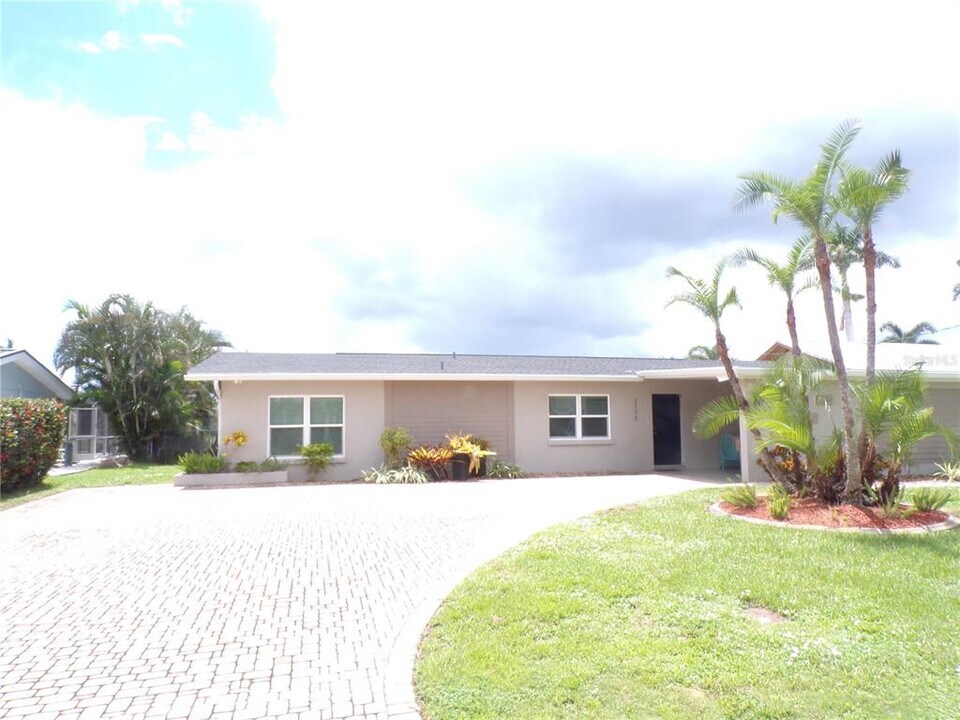2195 Gulfview Rd in Punta Gorda, FL - Building Photo