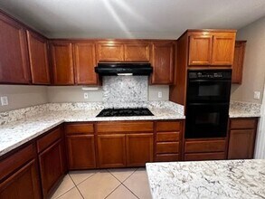 33 Elizabeth Ln in Irvine, CA - Building Photo - Building Photo