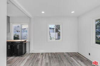 13536 Hamlin St in Los Angeles, CA - Building Photo - Building Photo
