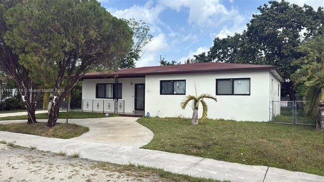 1521 NW 134th St in Miami, FL - Building Photo - Building Photo