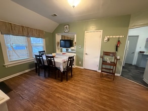 814 Beechwood Ave in Waukesha, WI - Foto de edificio - Building Photo