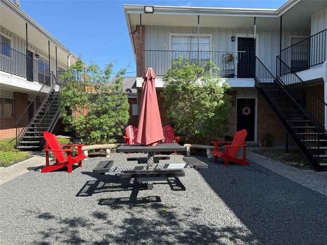 property at 425 E 9th St