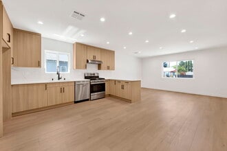 6712 St Clair Ave in Los Angeles, CA - Building Photo - Building Photo